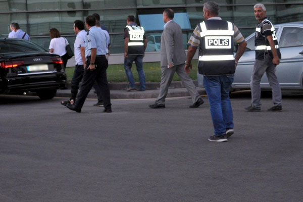 Yüksekova, Şemdinli ve Çukurca belediyelerine operasyon