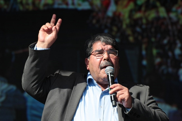 Müslim Alman gazetesine konuştu: Türkiye IŞİD'e zaman kazandırıyor