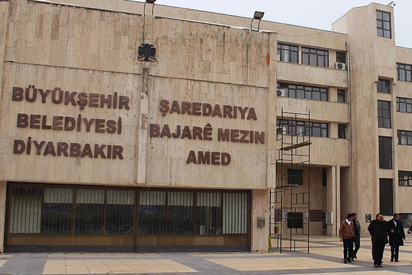 Diyarbakır Büyükşehir Belediyesinin tabelası yenilenecek