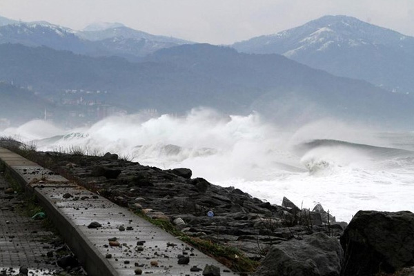 Batı Karadeniz'de şiddetli fırtına