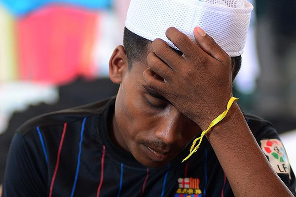 Arakanlı Müslümanların yaşadığı köyler bombalanıyor!