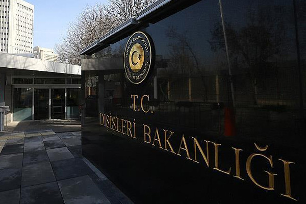 Dışişleri Bakanlığı dünyaya diplomasi dersi veriyor