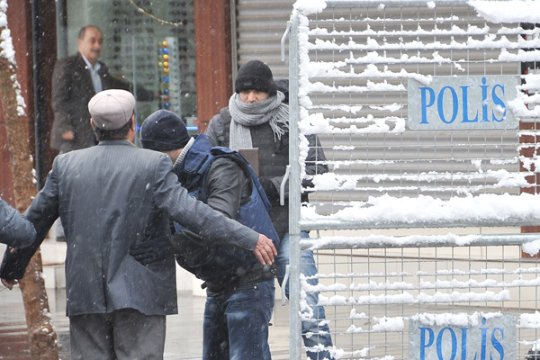 'Doğu'da oylar Ak Parti'ye kaymıyor'