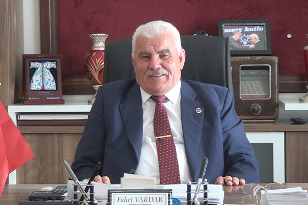 Belediye başkanından dolar bozduran işçiye izin