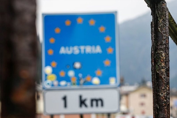 Sınırda mülteci nöbeti