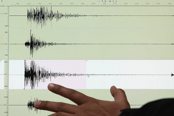 Endonezya'da 6,4 büyüklüğünde deprem