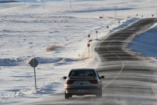 Ardahan’da tipi ulaşımı zorlaştırdı