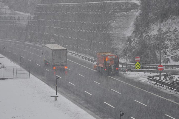 Bolu Dağı'nda kar etkili olmaya başladı