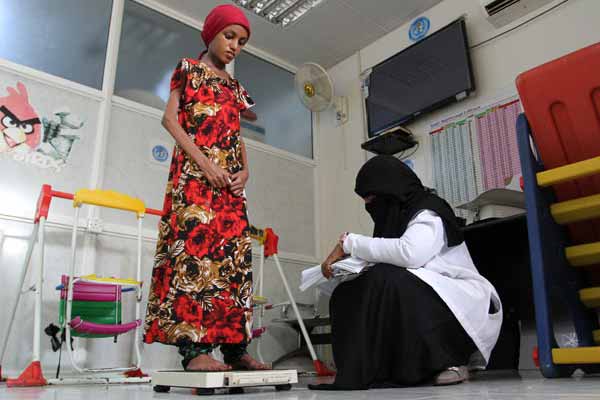 Açlık fotoğrafı dünyayı şoke eden genç kız, 16 kiloya ulaştı