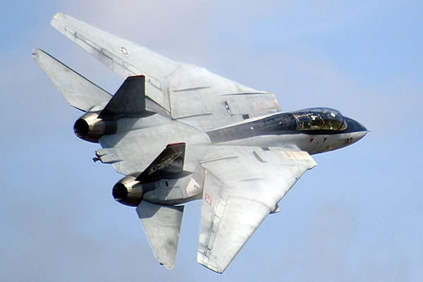 İsrail jetleri Esed'in askeri havalimanını vurdu