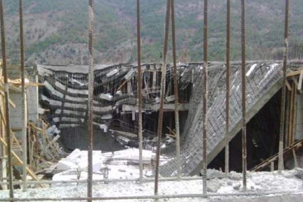 Otel inşaatında göçük: 3 yaralı