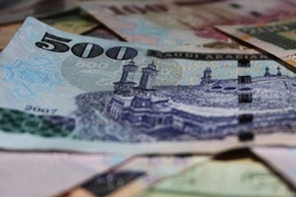 İran'dan resmi para birimi sürprizi