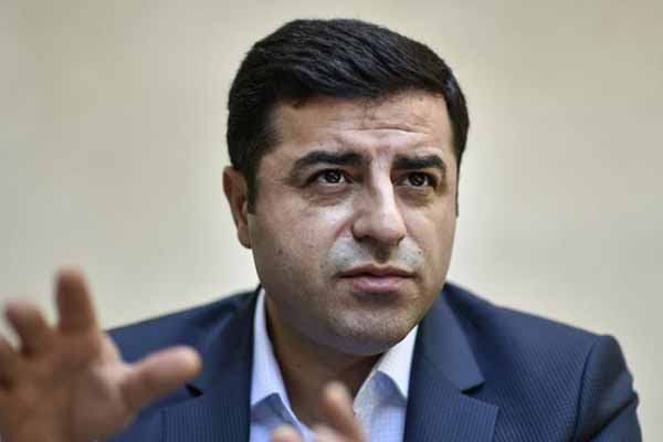 Cezaevindeki Demirtaş'tan partililere mektup