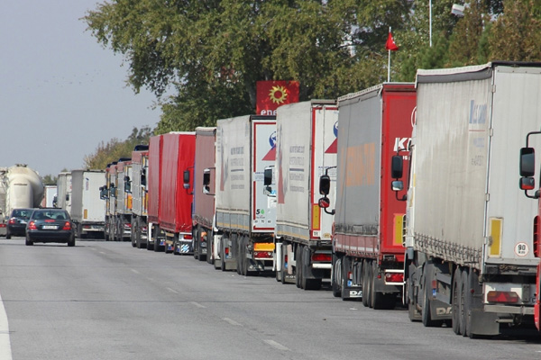 Sarp Sınır Kapısı'nda tır kuyruğu