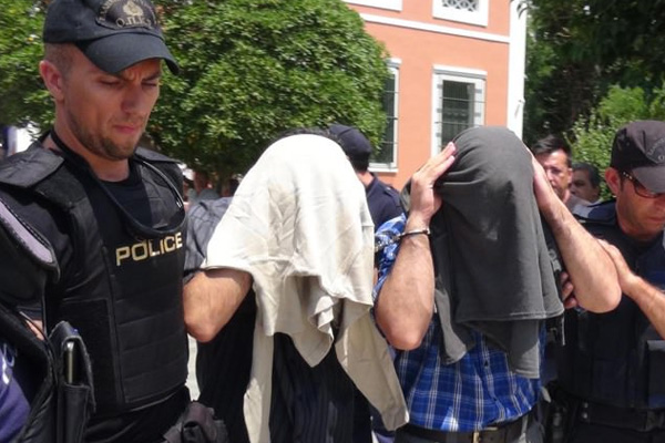 Yunanistan 2 darbeciyi iade etmeyecek!