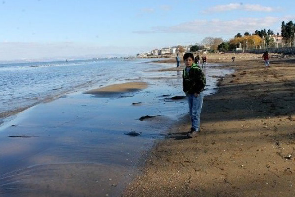 Yalova'da deniz 10 metre çekildi
