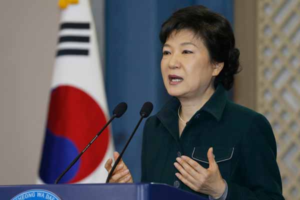 Güney Kore'de Devlet Başkanı görevden alındı