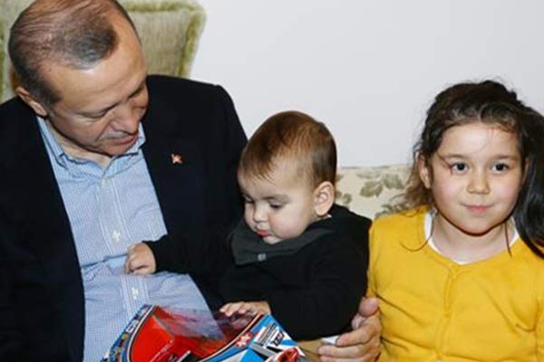 Erdoğan'dan 15 Temmuz şehitlerinin ailelerine ziyaret