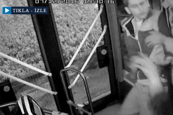 Ön kapıdan inemeyen yolcu şoföre saldırdı