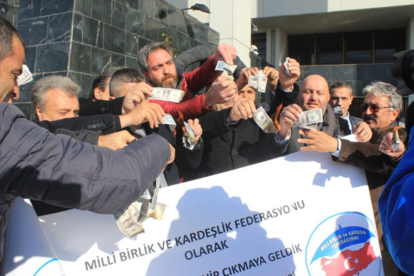 Merkez Bankası önünde dolar eylemi