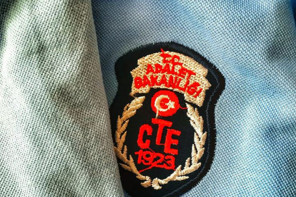 Uzman erbaşlardan 4 bin gardiyan alınacak