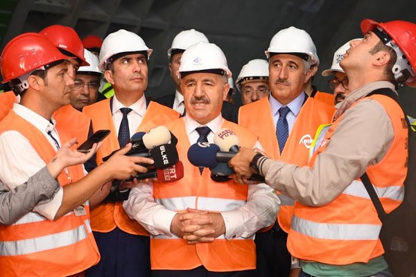 Bakan Arslan'dan Avrasya Tüneli anketi açıklaması