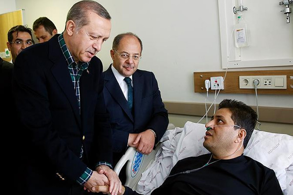 Cumhurbaşkanı Erdoğan, İstanbul'daki saldırıda yaralananları ziyaret etti