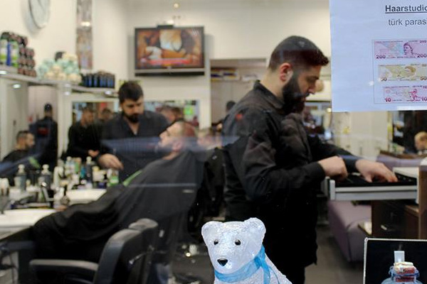 Almanya'daki Türklerden TL'ye destek