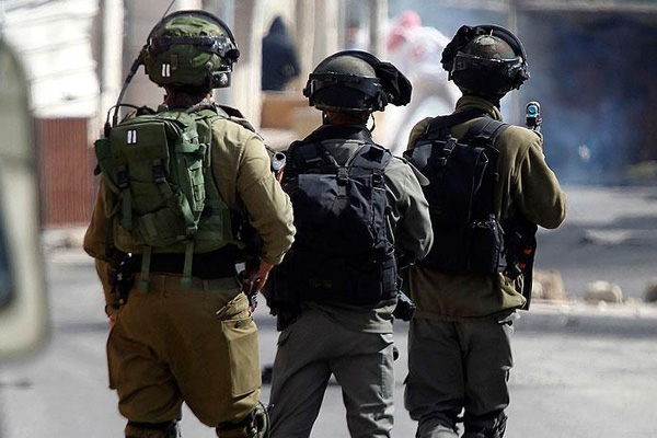İsrail askerleri 15 Filistinliyi gözaltına aldı