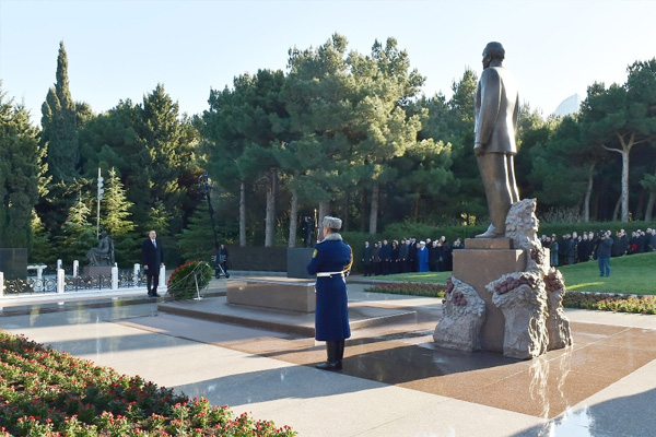 Haydar Aliyev kabri başında anıldı