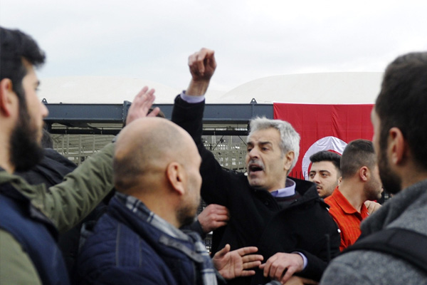 Konsoloslara tepki: Katiller çelenk gönderiyorlar