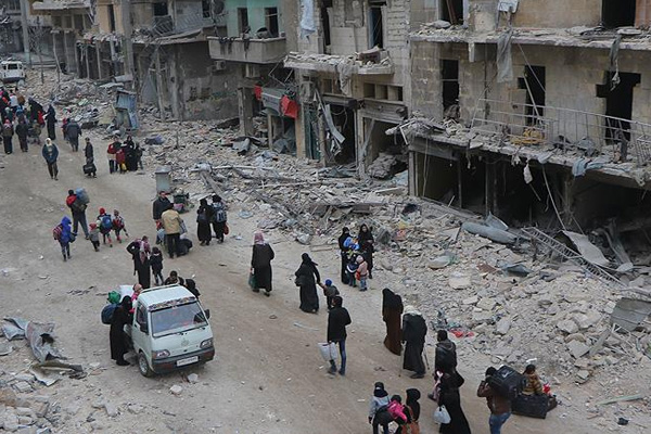 Halepliler, katliamdan kurtulmak için 'tahliye' edilmeyi bekliyor