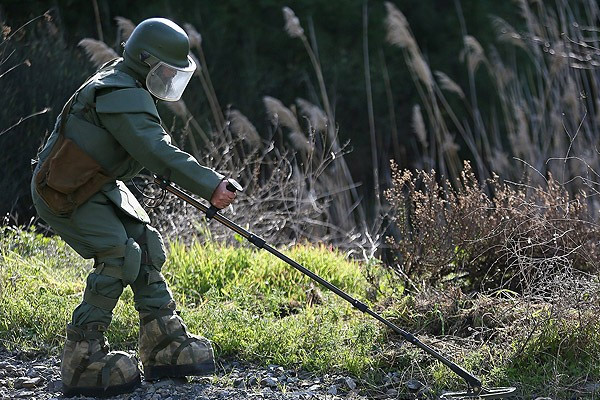Karayolundaki mayın imha edildi