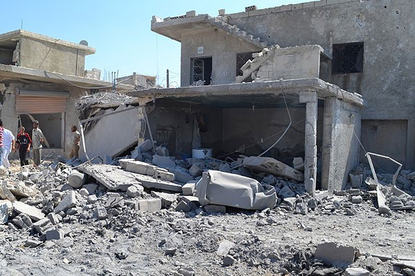 Esed sivilleri katletti: 18 ölü