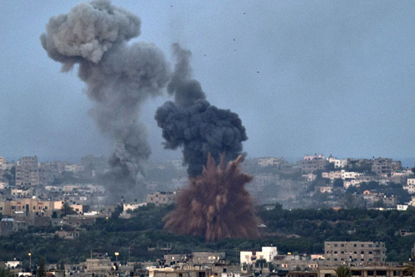İsrail, Gazze'ye saldırdı