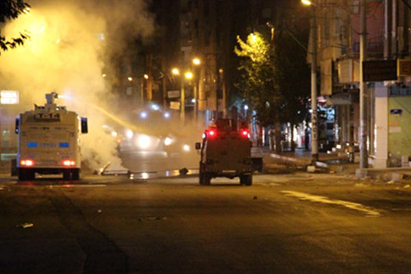 Diyarbakır’da polis göstericilere müdahale etti