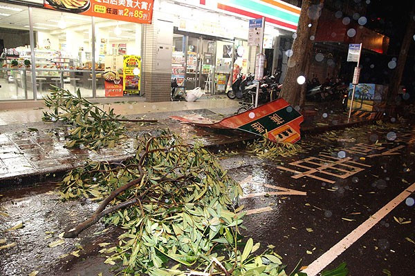 Çin'de tayfuna tahliye önlemi