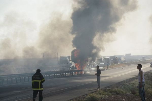 Mardin'de mazot tankeri devrildi