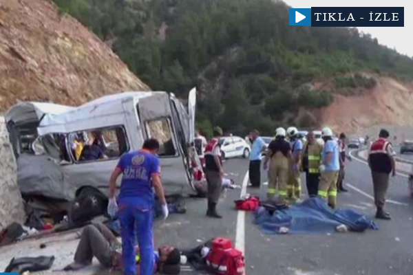 Minibüs duvara çarptı!