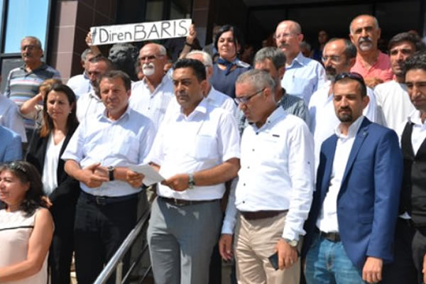 Alevi kuruluşları Ankara'da AK Parti'ye yüklendi