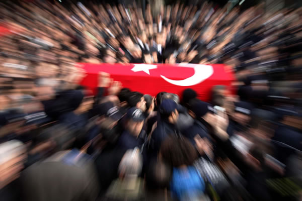 Yaralı polis Batman'da hayatını kaybetti