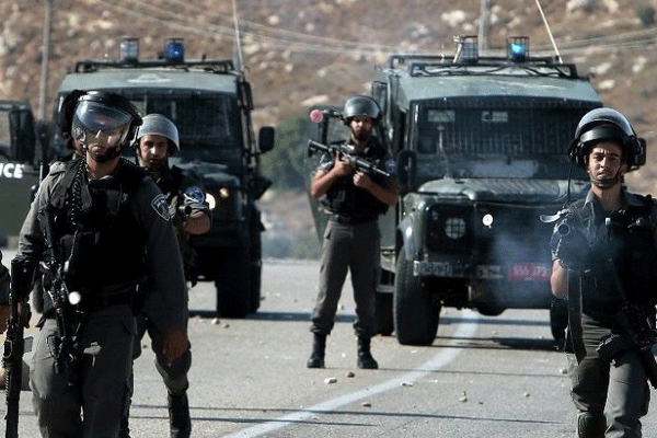 İsrail askerlerinden Filistinliler'e saldırı