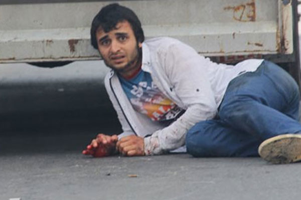 Muhabirler çatışmanın ortasında kaldı