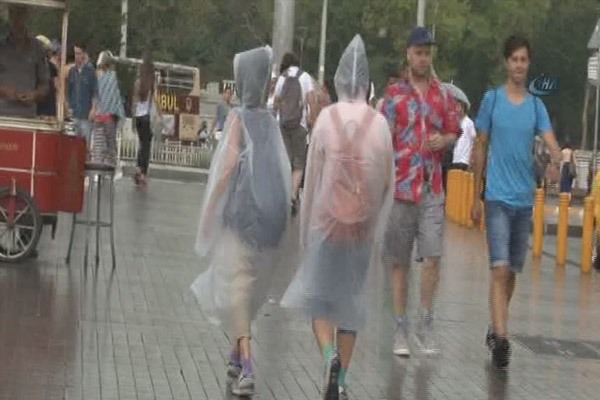 İstanbul yağmura hazırlıksız yakalandı