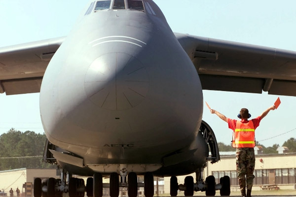İncirlik'te kargo uçağı hareketliliği