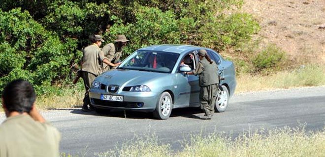 PKK Tunceli'de yol kesti