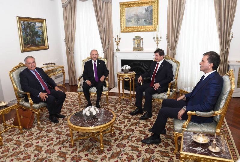 Davutoğlu-Kılıçdaroğlu görüşmesi bitti