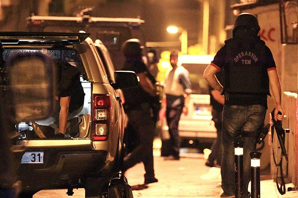 İzmir ve Adana'da operasyon