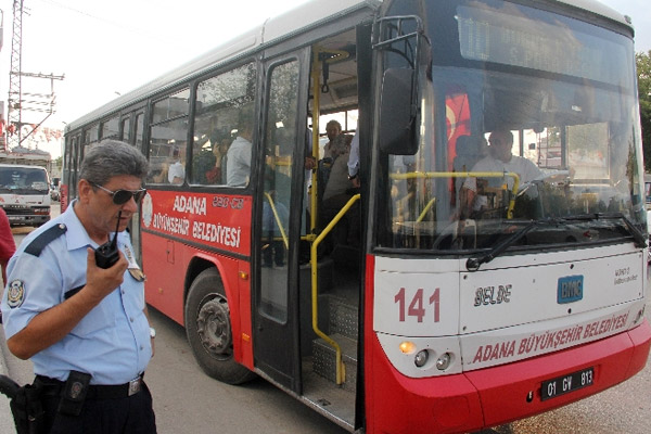 Belediye otobüsünde canlı bomba alarmı