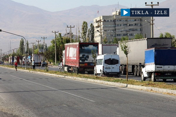 Karayolu çatışma nedeniyle kapatıldı